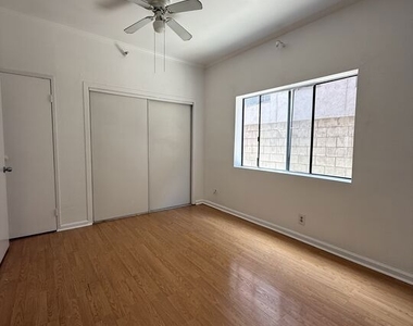 1816 N Gramercy Place - Photo Thumbnail 14