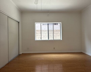 1816 N Gramercy Place - Photo Thumbnail 13