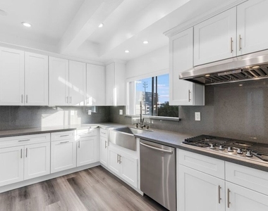 1727 S Bentley Avenue - Photo Thumbnail 5