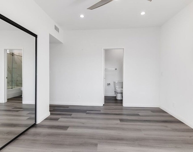 1727 S Bentley Avenue - Photo Thumbnail 13
