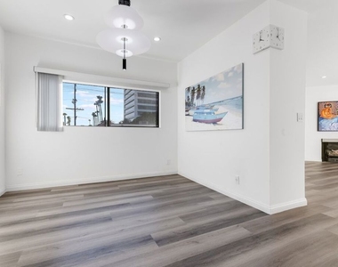 1727 S Bentley Avenue - Photo Thumbnail 7