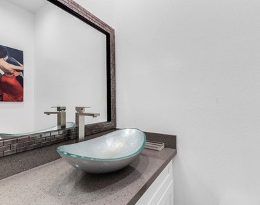 1727 S Bentley Avenue - Photo Thumbnail 18