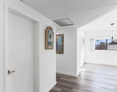 1727 S Bentley Avenue - Photo Thumbnail 32