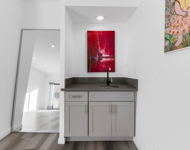 1727 S Bentley Avenue - Photo Thumbnail 9