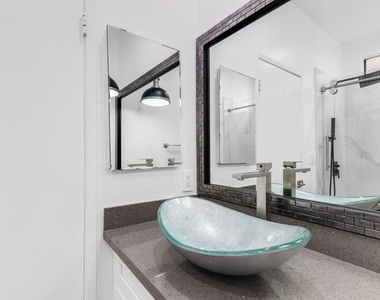 1727 S Bentley Avenue - Photo Thumbnail 17