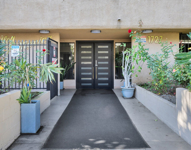 1727 S Bentley Avenue - Photo Thumbnail 24