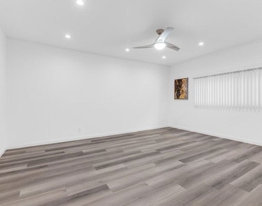 1727 S Bentley Avenue - Photo Thumbnail 19