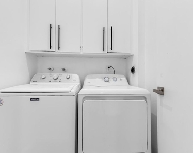 1727 S Bentley Avenue - Photo Thumbnail 34