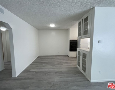 922 S Bedford Street - Photo Thumbnail 4
