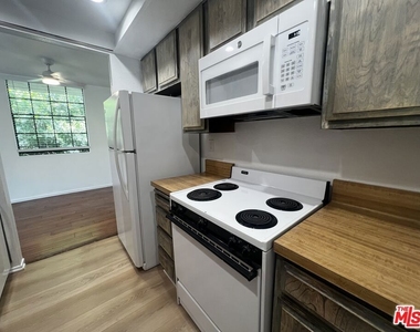 750 N Kings Road - Photo Thumbnail 6