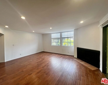 750 N Kings Road - Photo Thumbnail 3