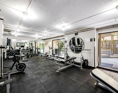 750 N Kings Road - Photo Thumbnail 12