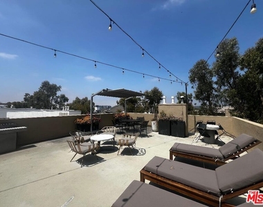 750 N Kings Road - Photo Thumbnail 10