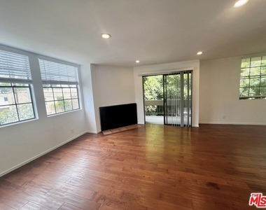 750 N Kings Road - Photo Thumbnail 1