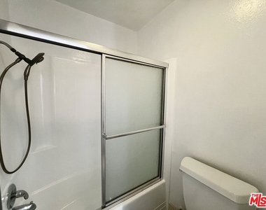 750 N Kings Road - Photo Thumbnail 9