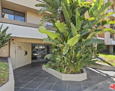 750 N Kings Road - Photo Thumbnail 16