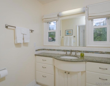 1045 Adella - Photo Thumbnail 7