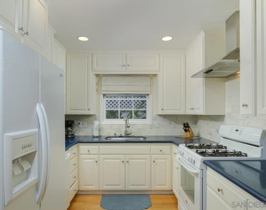 1045 Adella - Photo Thumbnail 5