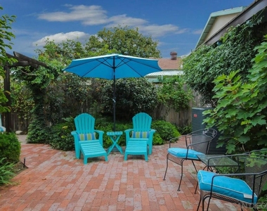 1045 Adella - Photo Thumbnail 12