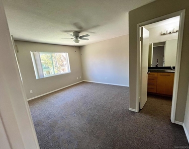 7405 Charmant Drive - Photo Thumbnail 10