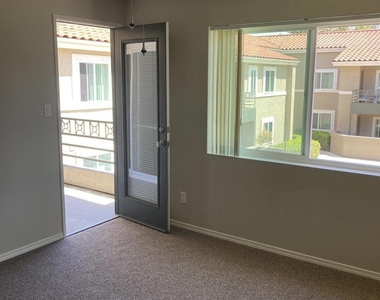 7405 Charmant Drive - Photo Thumbnail 11