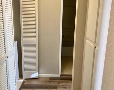 7405 Charmant Drive - Photo Thumbnail 13