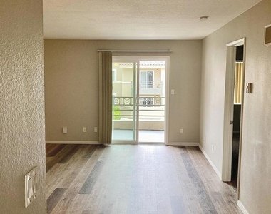 7405 Charmant Drive - Photo Thumbnail 16