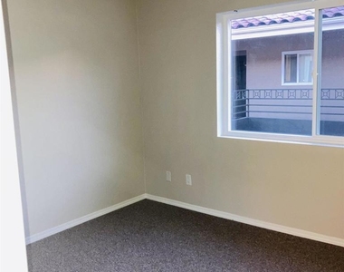 7405 Charmant Drive - Photo Thumbnail 18