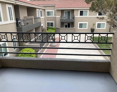 7405 Charmant Drive - Photo Thumbnail 8