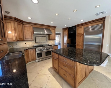 261 Scarborough Street - Photo Thumbnail 3