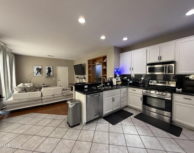 2527 Aurora Lane - Photo Thumbnail 5