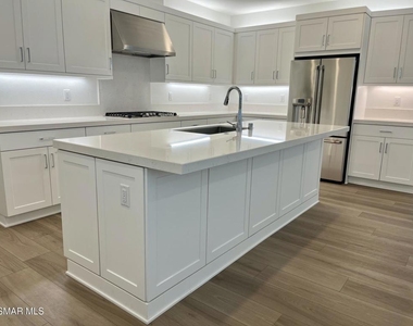 740 Edward Scholle Drive - Photo Thumbnail 5