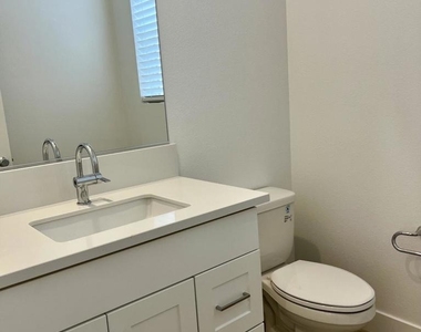 740 Edward Scholle Drive - Photo Thumbnail 9
