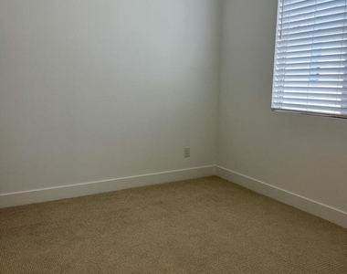 740 Edward Scholle Drive - Photo Thumbnail 23