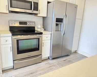 23901 Civic Center Way - Photo Thumbnail 4