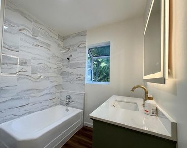 279 Lake Sherwood Drive - Photo Thumbnail 10