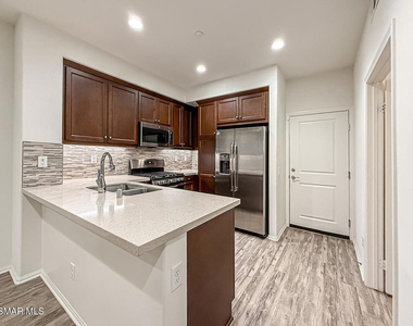 389 Castiano Street - Photo Thumbnail 6