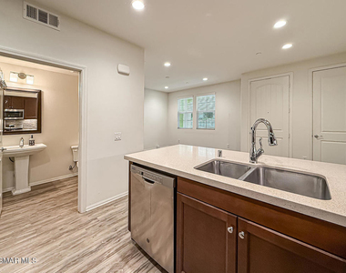 389 Castiano Street - Photo Thumbnail 8