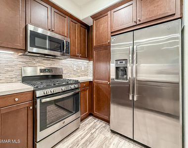 389 Castiano Street - Photo Thumbnail 9