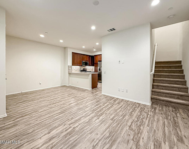 389 Castiano Street - Photo Thumbnail 5