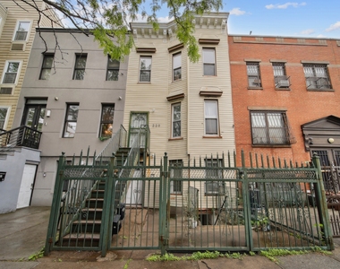 239 Sumpter Street - Photo Thumbnail 6