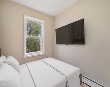 239 Sumpter Street - Photo Thumbnail 2
