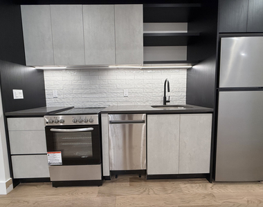2320 Bedford Ave - Photo Thumbnail 3