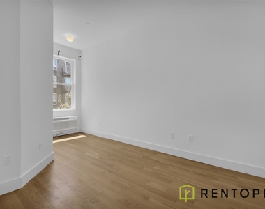 28 Meserole Street - Photo Thumbnail 7