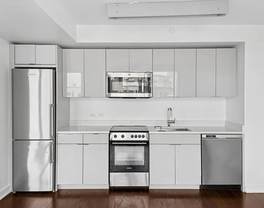 W 113th St and Amsterdam Ave - Photo Thumbnail 2