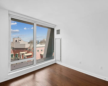 W 113th St and Amsterdam Ave - Photo Thumbnail 9