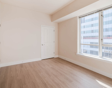 1 Harborside Place - Photo Thumbnail 25