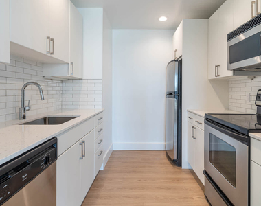 1 Harborside Place - Photo Thumbnail 8