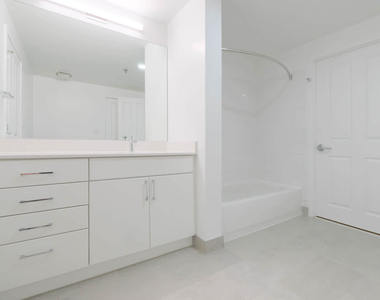 1 Harborside Place - Photo Thumbnail 55