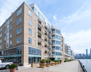1 Harborside Place - Photo Thumbnail 4